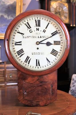 who around here would know about art and antiques how to tell the difference between genuine and fake antique clocks